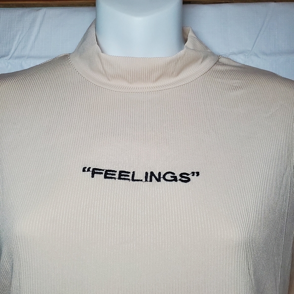 Feelings Top NEW - Picture 2 of 7